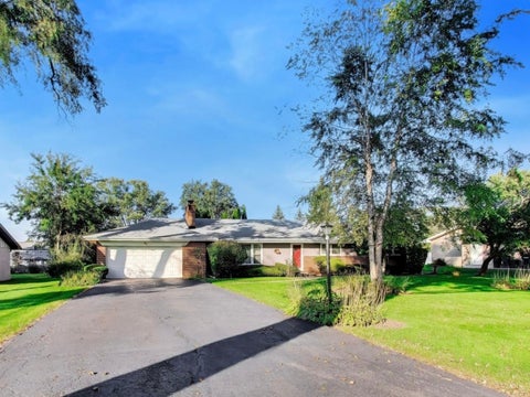 Photo of 102 W Stratford Place, Mount Prospect, IL 60056 (MLS # 12789791)
