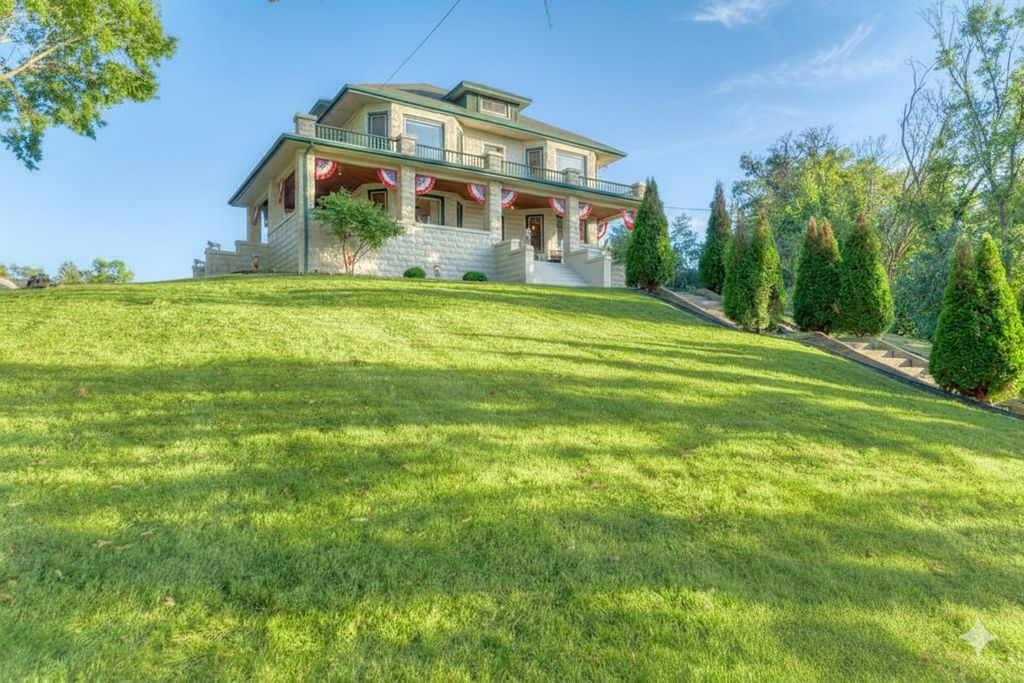 Photo for 8611 Archer Avenue, Willow Springs, IL 60480 (MLS # 12418335)