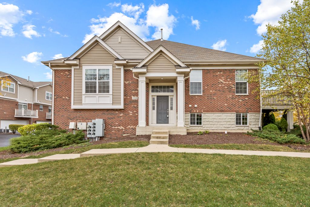 Photo for 2528 Dunraven Avenue, Naperville, IL 60540 (MLS # 12503148)