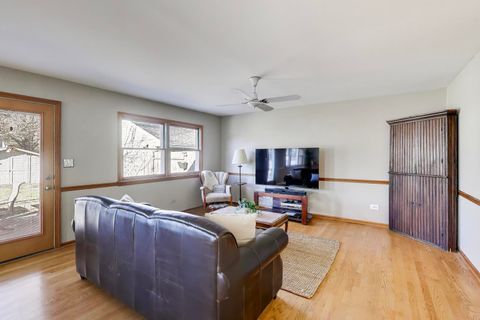 Tiny photo for 200 S Derbyshire Lane, Arlington Heights, IL 60004 (MLS # 12547738)