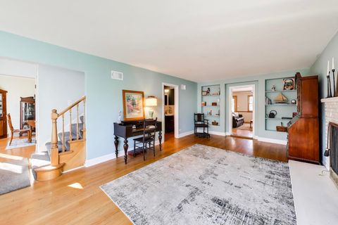 Tiny photo for 200 S Derbyshire Lane, Arlington Heights, IL 60004 (MLS # 12547738)