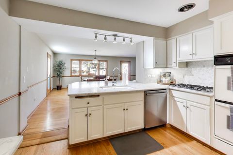 Tiny photo for 200 S Derbyshire Lane, Arlington Heights, IL 60004 (MLS # 12547738)