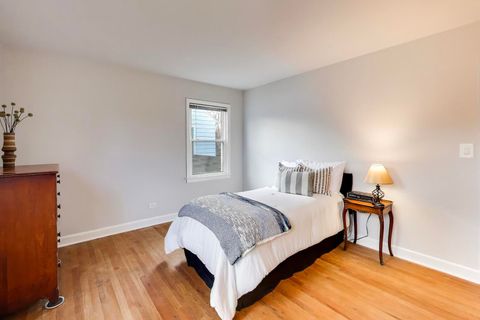 Tiny photo for 200 S Derbyshire Lane, Arlington Heights, IL 60004 (MLS # 12547738)