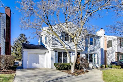 Tiny photo for 200 S Derbyshire Lane, Arlington Heights, IL 60004 (MLS # 12547738)