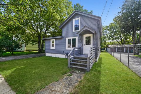 Tiny photo for 608 E Washington Street, Joliet, IL 60433 (MLS # 12489523)