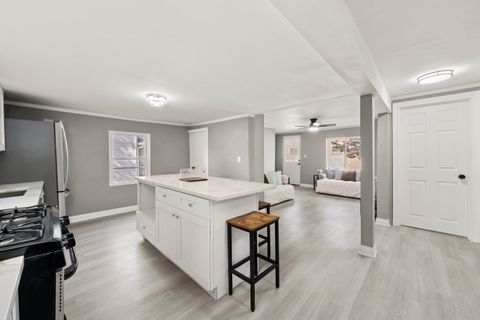 Tiny photo for 608 E Washington Street, Joliet, IL 60433 (MLS # 12489523)