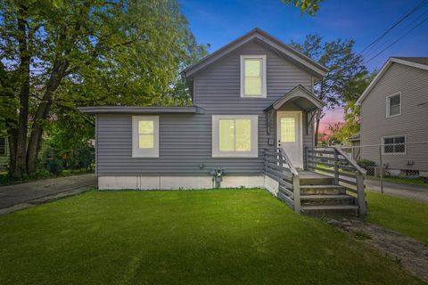 Tiny photo for 608 E Washington Street, Joliet, IL 60433 (MLS # 12489523)