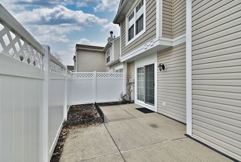 Tiny photo for 693 Le Parc Circle, Buffalo Grove, IL 60089 (MLS # 12548576)