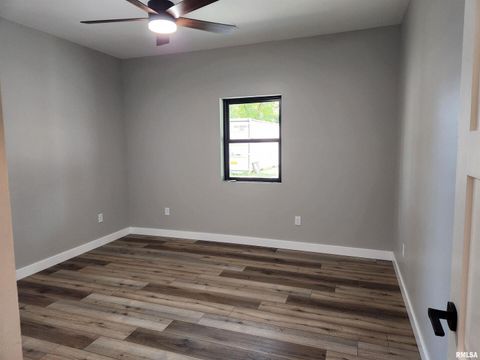 Tiny photo for 14063 N LINK Lane, Mt Vernon, IL 62864 (MLS # EB459293)