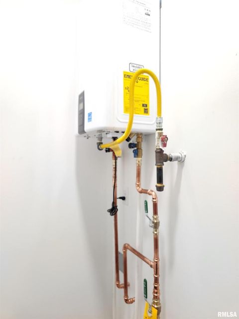 Tiny photo for 14063 N LINK Lane, Mt Vernon, IL 62864 (MLS # EB459293)