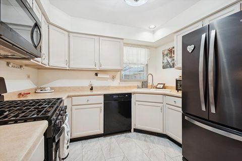 Tiny photo for 1445 Greens Court #1445, Glendale Heights, IL 60139 (MLS # 12512908)