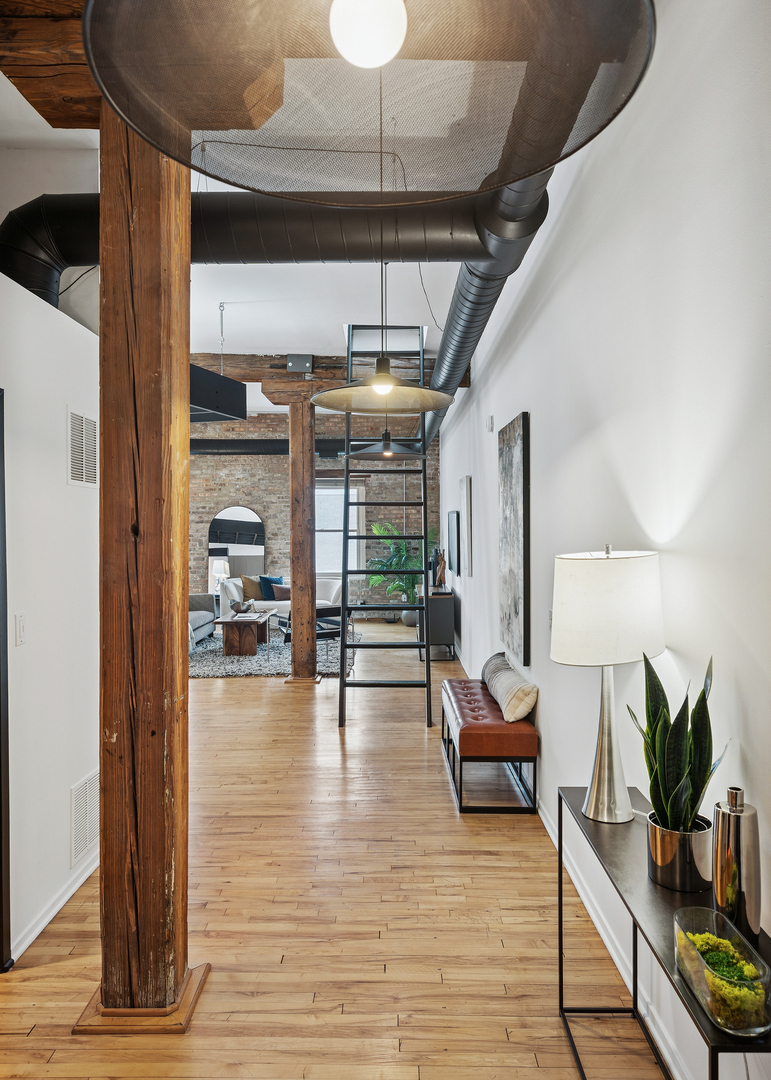 515 N Noble Street 409