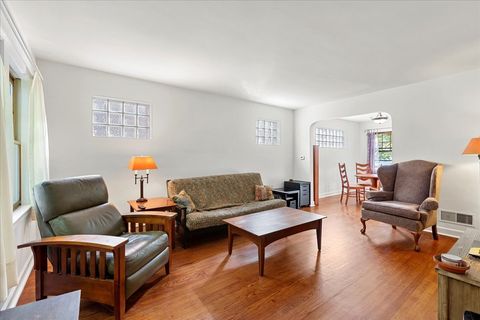 Tiny photo for 1916 N Rutherford Avenue, Chicago, IL 60707 (MLS # 12472909)