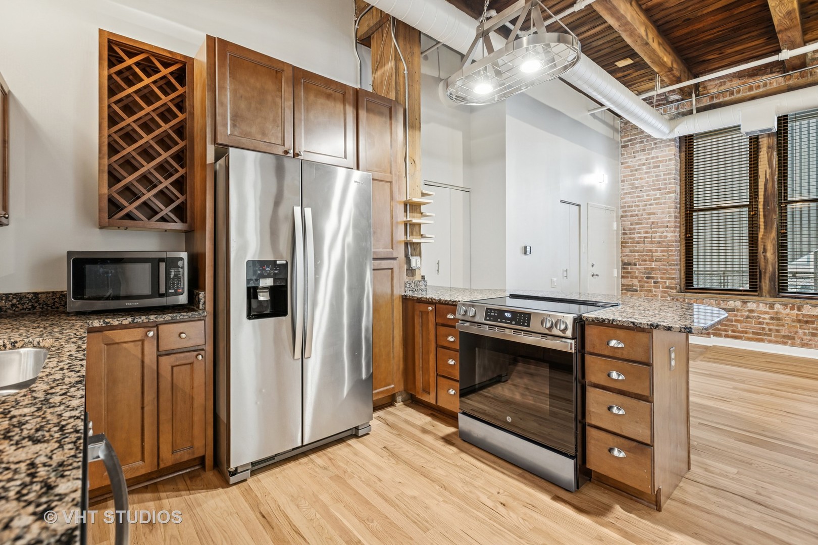 331 S PEORIA Street 206