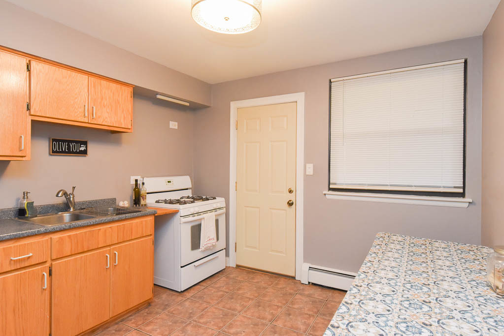 1600 W Jarvis Avenue 3B