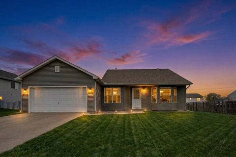 Tiny photo for 3708 Pebble Creek, McHenry, IL 60050 (MLS # 12596701)