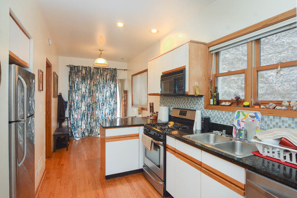 3713 N Janssen Avenue 2