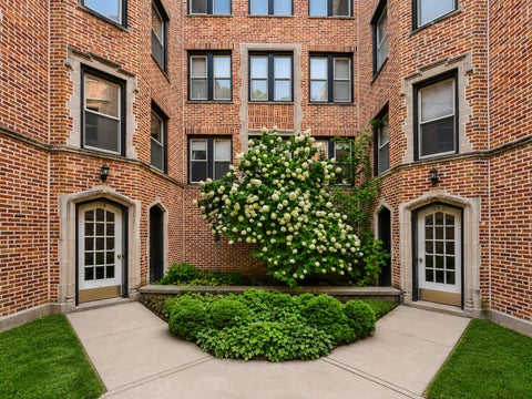 Tiny photo for 136 Clyde Avenue #2S, Evanston, IL 60202 (MLS # 12732793)