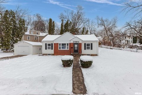 Photo of 1310 KIRKWOOD Boulevard, Davenport, IA 52803 (MLS # QC4269815)