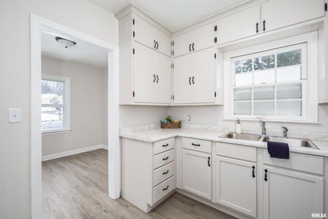 Tiny photo for 1310 KIRKWOOD Boulevard, Davenport, IA 52803 (MLS # QC4269815)