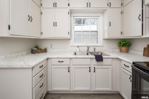 Tiny photo for 1310 KIRKWOOD Boulevard, Davenport, IA 52803 (MLS # QC4269815)