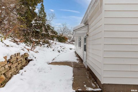 Tiny photo for 1310 KIRKWOOD Boulevard, Davenport, IA 52803 (MLS # QC4269815)