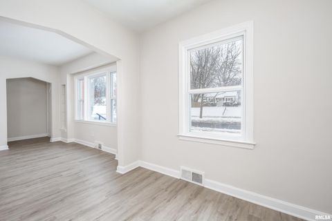 Tiny photo for 1310 KIRKWOOD Boulevard, Davenport, IA 52803 (MLS # QC4269815)