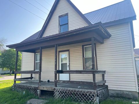 Photo of 103 S 6TH Street, Clinton, IA 52732 (MLS # QC4252658)