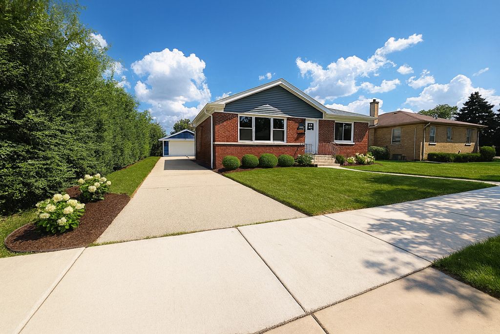 Photo for 1847 Boeger Avenue, Westchester, IL 60154 (MLS # 12494568)