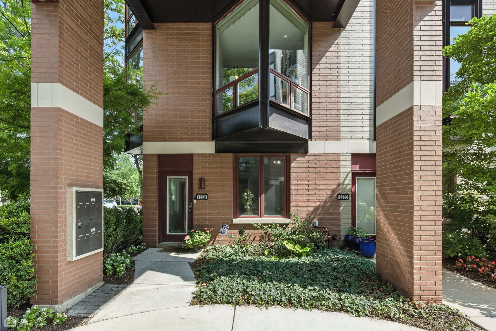 1258 W Cottage Place