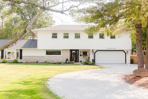 Photo of 1029 E Calumet Street, Centralia, IL 62801 (MLS # 12774101)