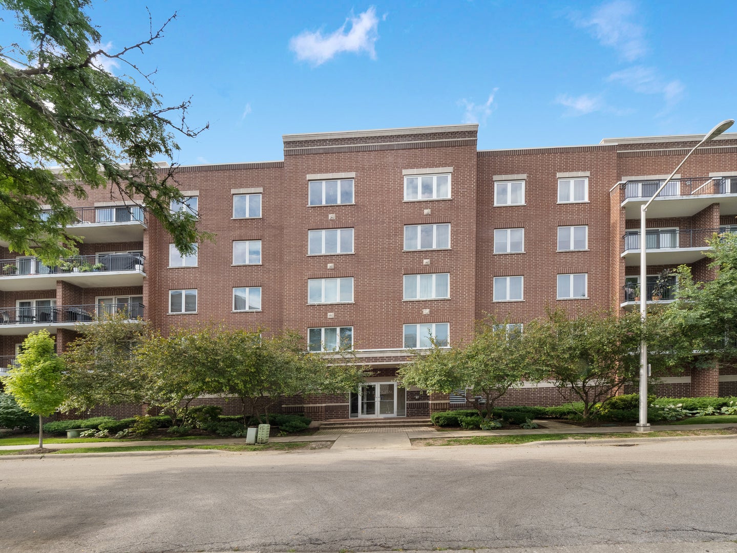 Photo 1 of 17 — 1675 Mill Street 506, Des Plaines, IL 60016