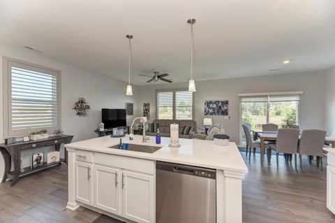 Tiny photo for 126 Kingsport Drive, South Elgin, IL 60177 (MLS # 12583102)