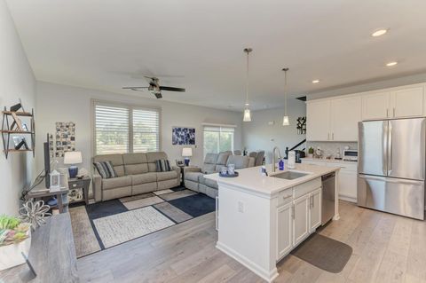 Tiny photo for 126 Kingsport Drive, South Elgin, IL 60177 (MLS # 12583102)