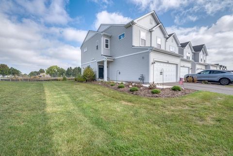 Photo of 126 Kingsport Drive, South Elgin, IL 60177 (MLS # 12583102)