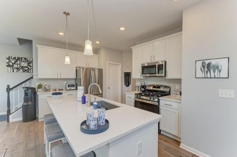 Tiny photo for 126 Kingsport Drive, South Elgin, IL 60177 (MLS # 12583102)