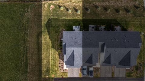 Tiny photo for 126 Kingsport Drive, South Elgin, IL 60177 (MLS # 12583102)