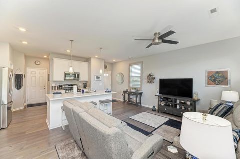 Tiny photo for 126 Kingsport Drive, South Elgin, IL 60177 (MLS # 12583102)