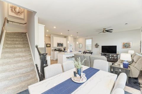 Tiny photo for 126 Kingsport Drive, South Elgin, IL 60177 (MLS # 12583102)