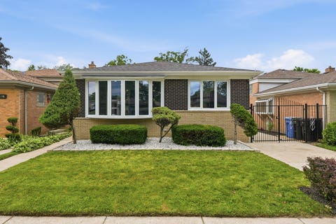 Photo of 1056 W 107th Place, Chicago, IL 60643 (MLS # 12675554)