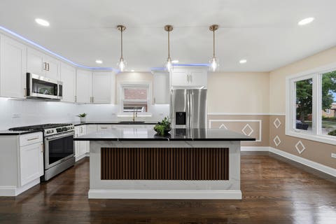 Tiny photo for 1056 W 107th Place, Chicago, IL 60643 (MLS # 12675554)