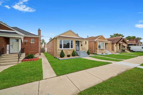 Tiny photo for 9043 S Luella Avenue, Chicago, IL 60617 (MLS # 12496093)