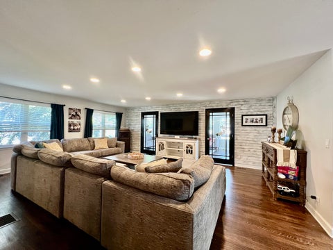 Tiny photo for 3218 W 97th Street, Evergreen Park, IL 60805 (MLS # 12674531)