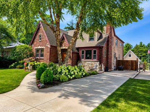 Photo of 3218 W 97th Street, Evergreen Park, IL 60805 (MLS # 12674531)