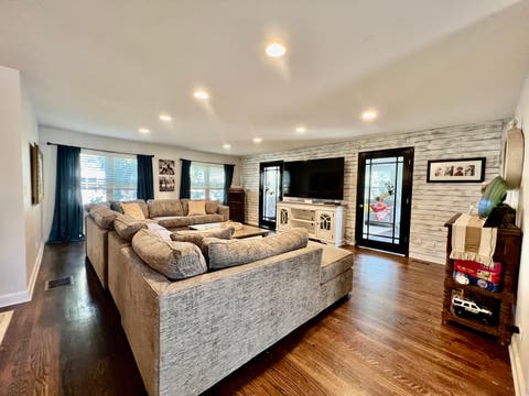 Tiny photo for 3218 W 97th Street, Evergreen Park, IL 60805 (MLS # 12674531)