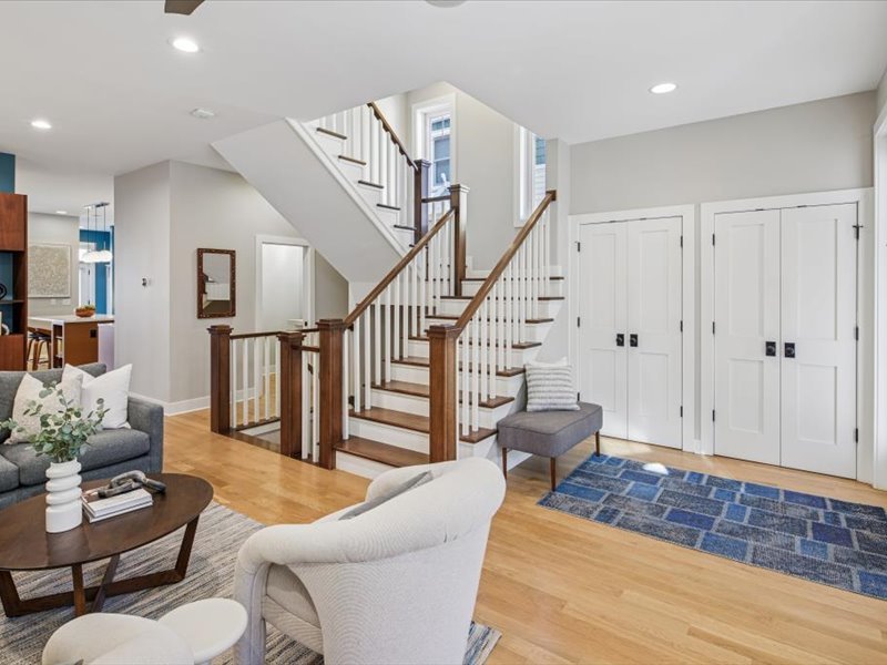 4542 N Leavitt Street