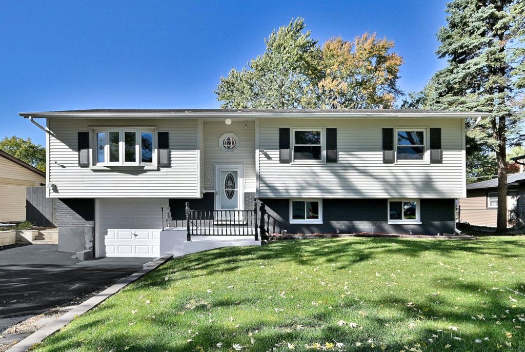 Photo for 6938 Meadowbrook Lane, Hanover Park, IL 60133 (MLS # 12502536)