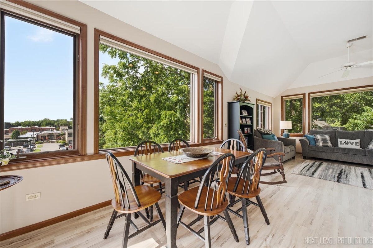 100 N River Lane 401