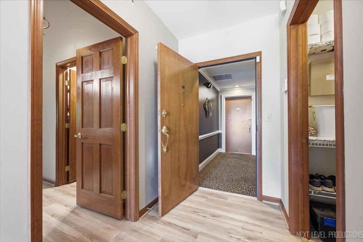 100 N River Lane 401