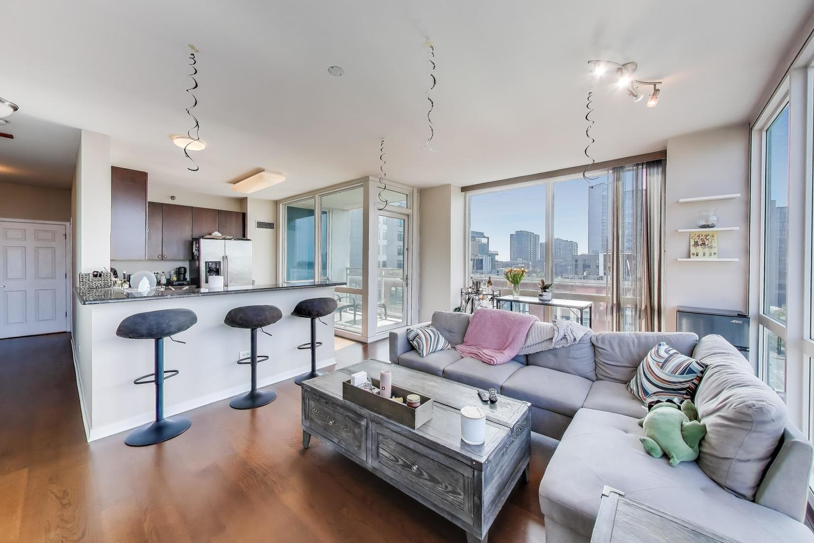 757 N ORLEANS Street 909